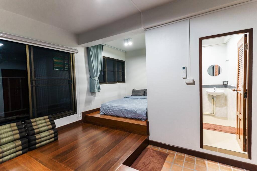 Treetop - Fong Lee Cc Walking Street Apartment Lampang